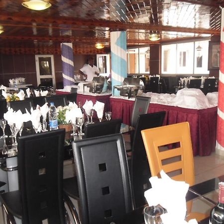 Afrique Hotel Douala Airport 外观 照片