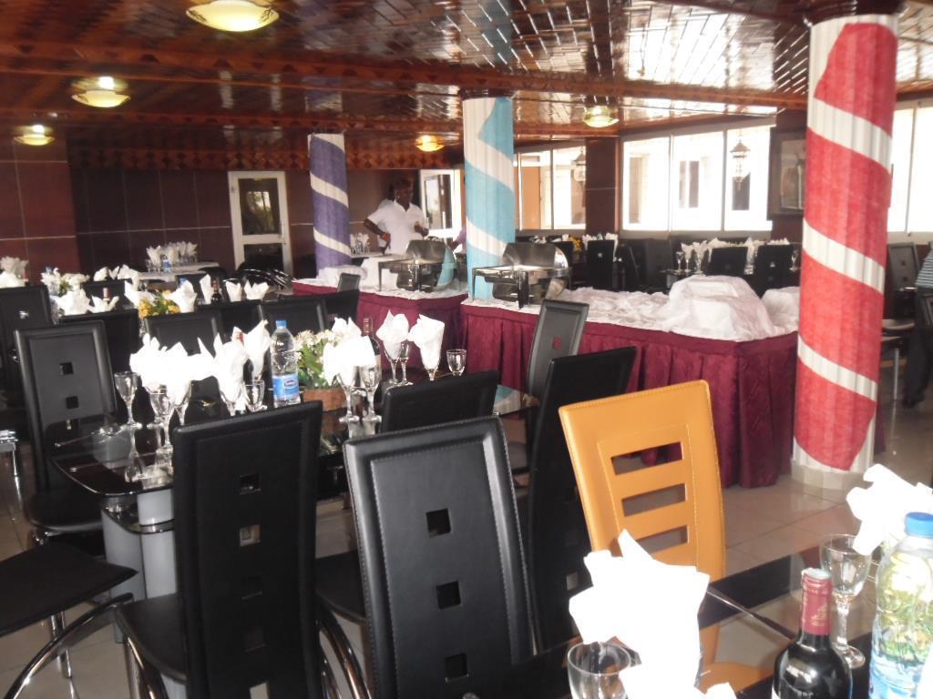 Afrique Hotel Douala Airport 外观 照片