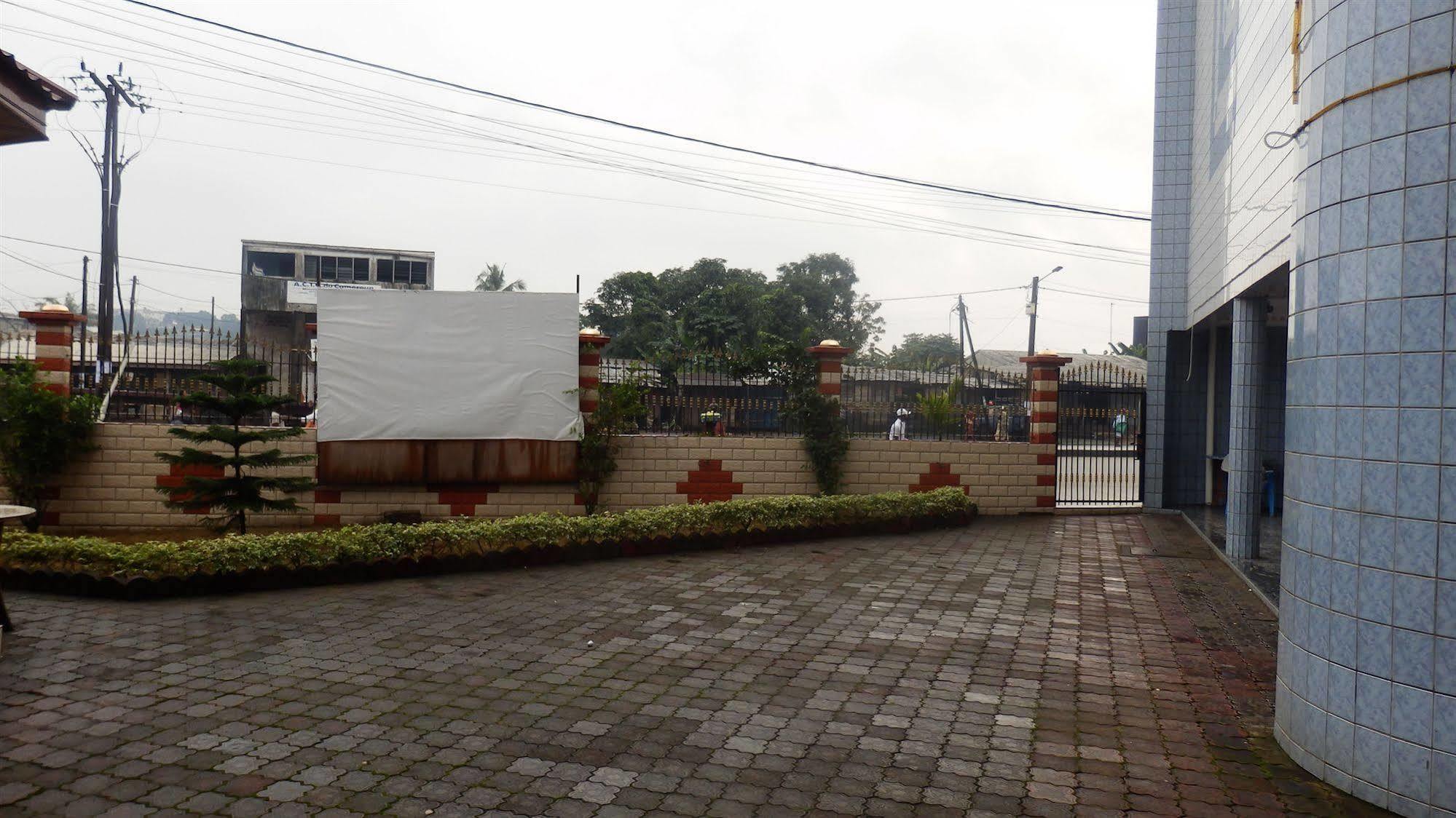 Afrique Hotel Douala Airport 外观 照片
