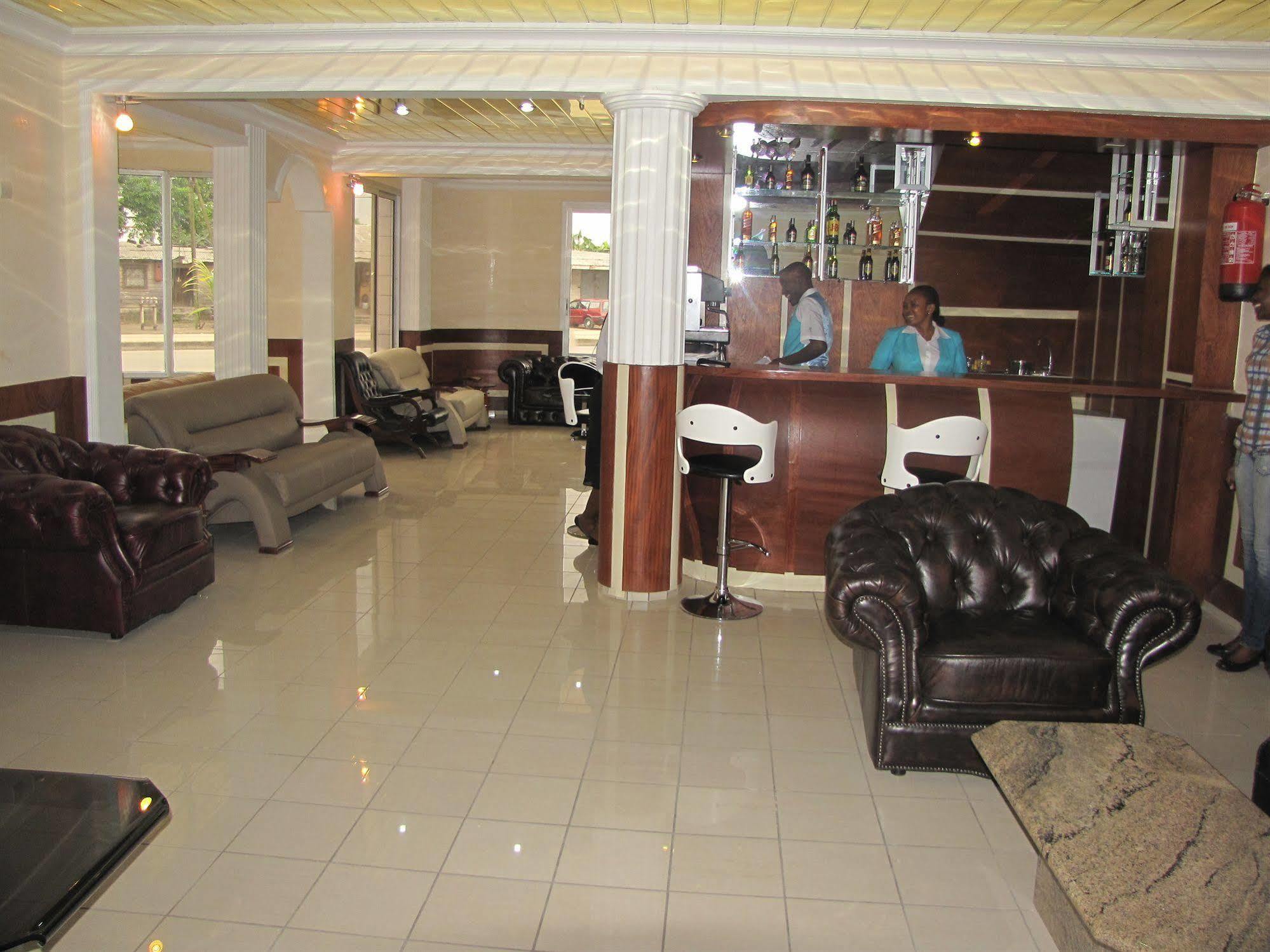 Afrique Hotel Douala Airport 外观 照片