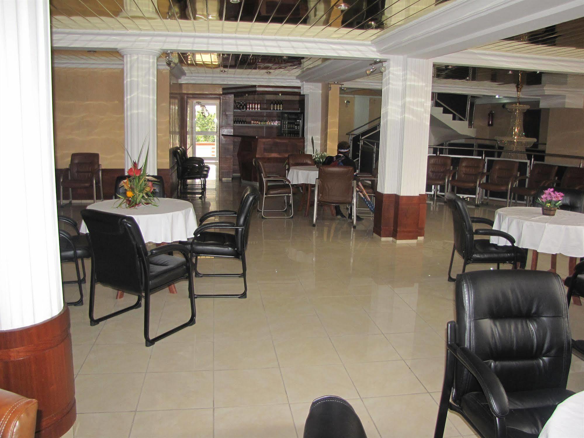 Afrique Hotel Douala Airport 外观 照片