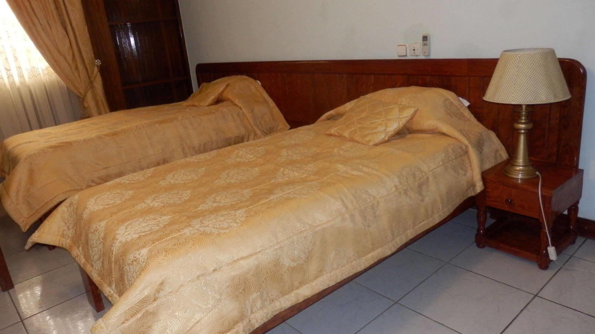 Afrique Hotel Douala Airport 外观 照片