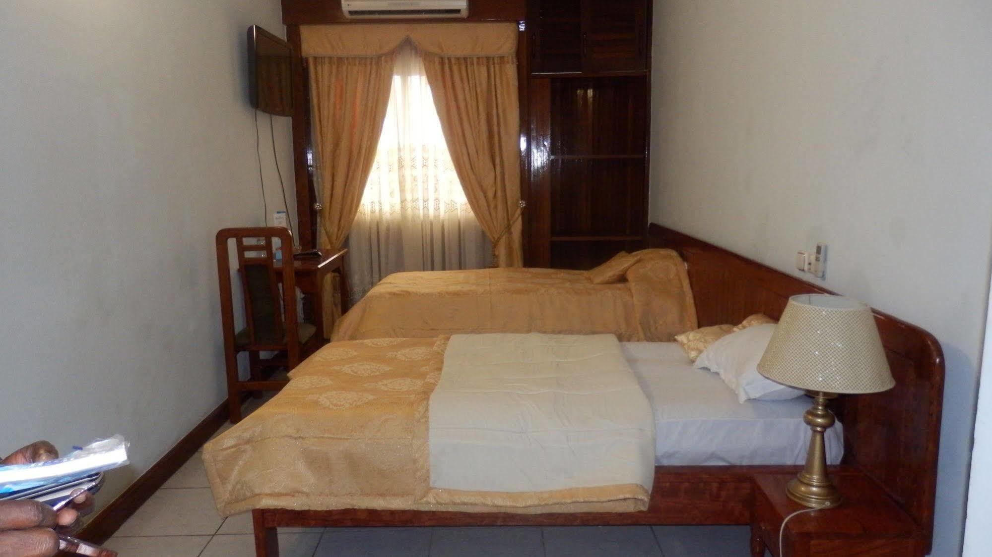 Afrique Hotel Douala Airport 外观 照片
