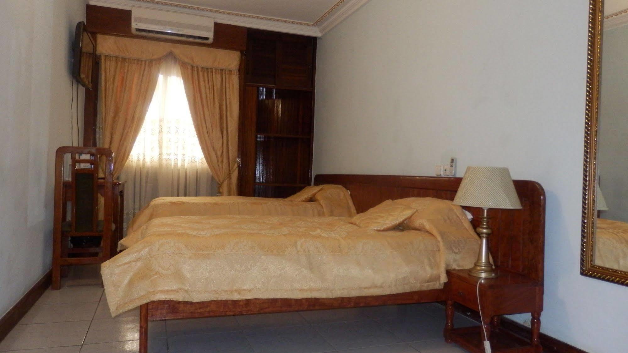 Afrique Hotel Douala Airport 外观 照片