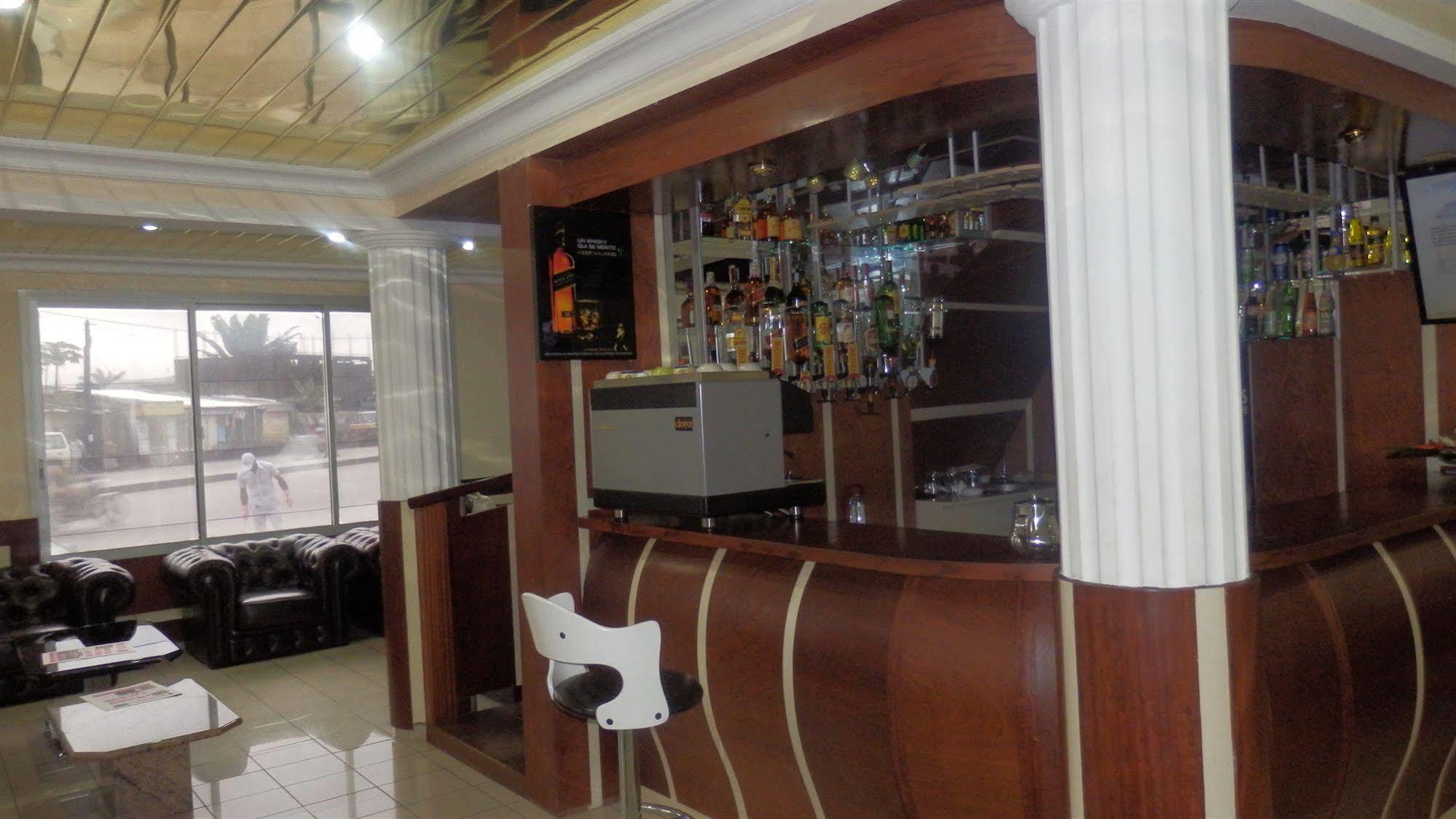 Afrique Hotel Douala Airport 外观 照片