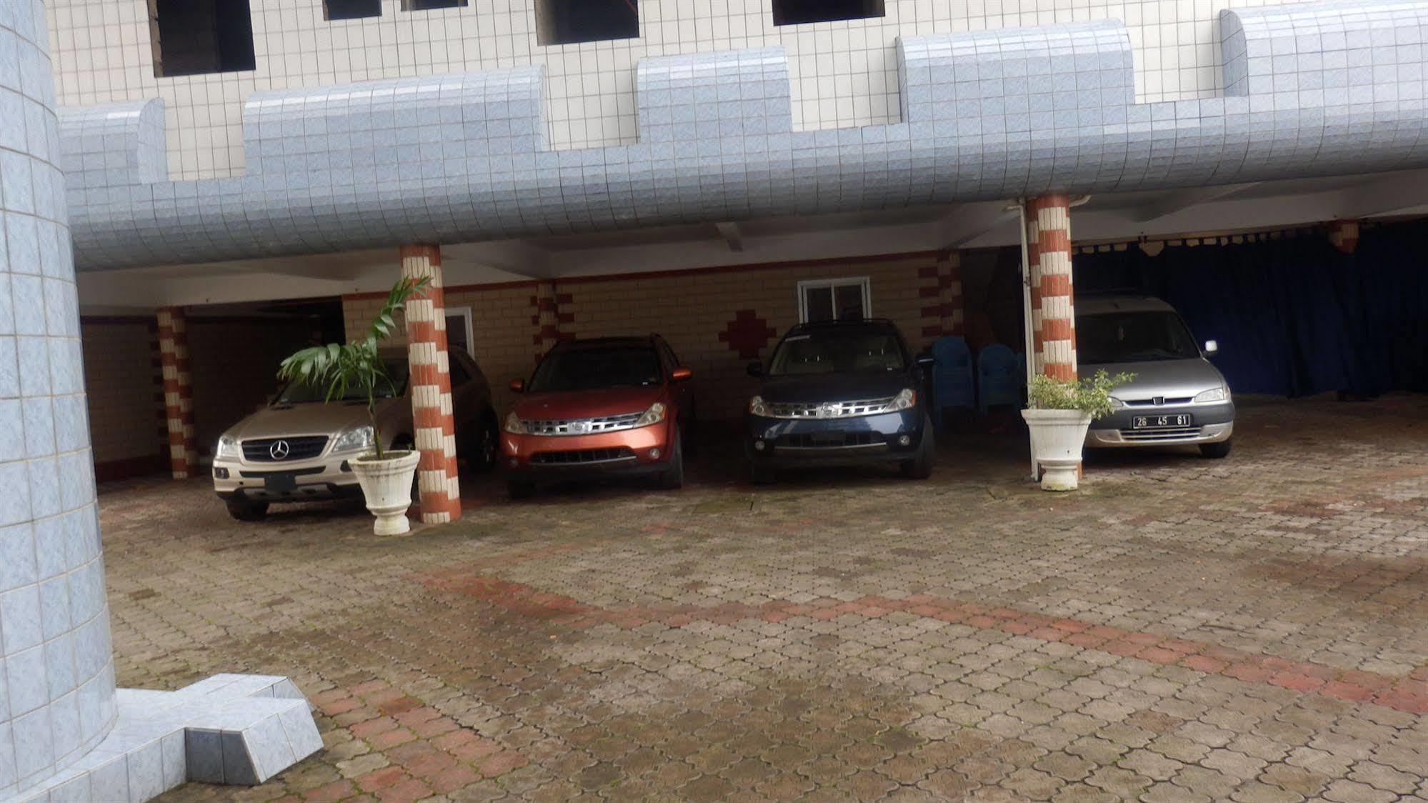 Afrique Hotel Douala Airport 外观 照片